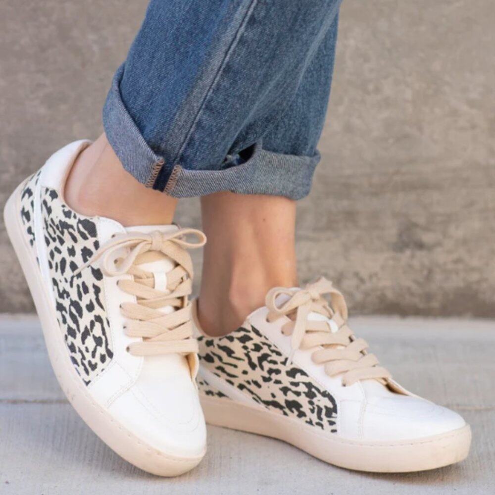 WHITE RAVEN women's casual animal print (Leopard) sneakers SIZE 6